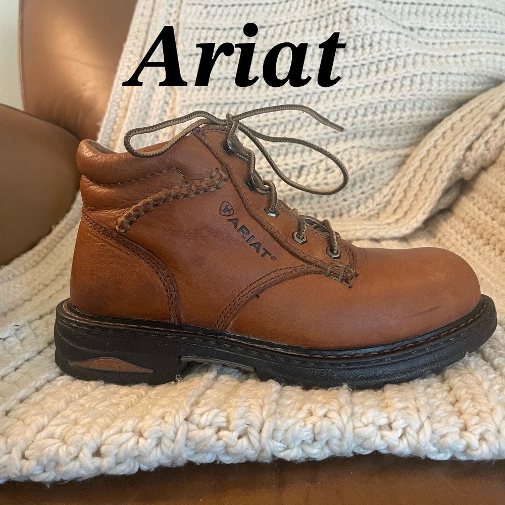 GENUINE LEATHER Ariat Brown  Boots EXCELLENT condition Size 6